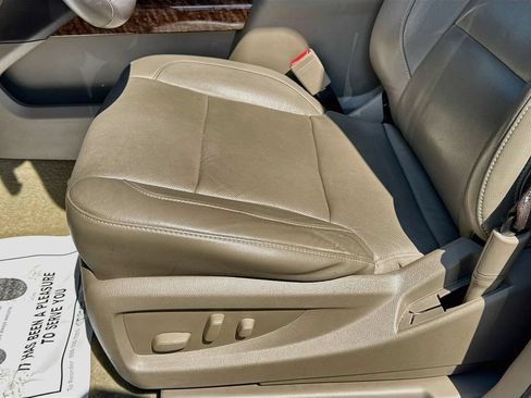 Used 2017 Chevrolet Suburban Premier RWD image 21
