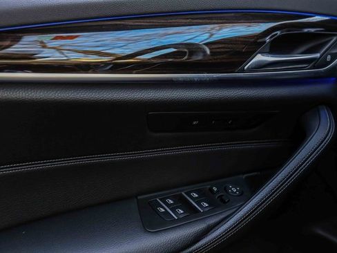 Used 2019 BMW 530e image 15