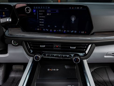 Used 2025 Chevrolet Suburban Premier w/ Sun And Tow Package image 20