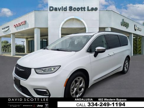 Used 2023 Chrysler Pacifica Limited FWD image 1
