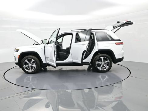 Used 2025 Jeep Grand Cherokee Limited 4xe w/ Luxury Tech Group II AWD/4WD image 31