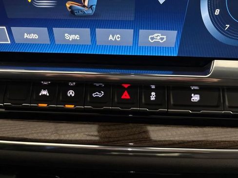 Used 2025 Chevrolet Silverado 1500 LT image 57