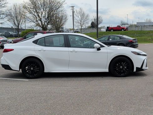 Used 2025 Toyota Camry SE w/ Convenience Package image 11