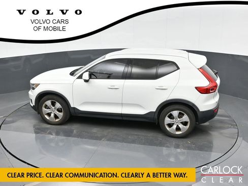 Used 2019 Volvo XC40 T4 Momentum image 21