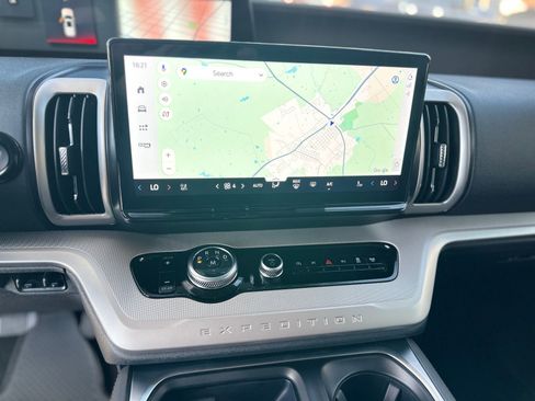 New 2025 Ford Expedition Active image 28