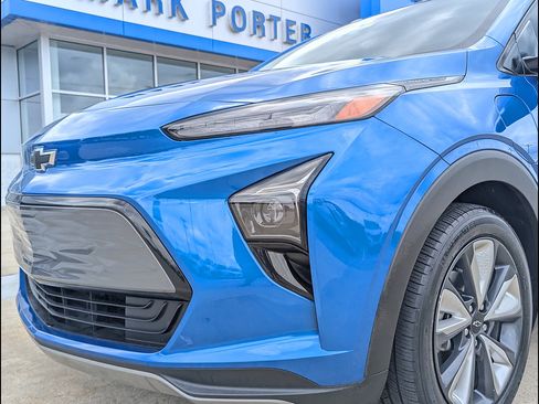 Used 2022 Chevrolet Bolt EUV LT w/ Convenience Package FWD image 12