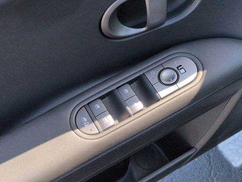 Used 2025 Hyundai Ioniq 5 SE image 15