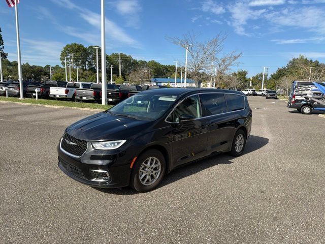 Used 2024 Chrysler Pacifica Touring-L FWD image 13