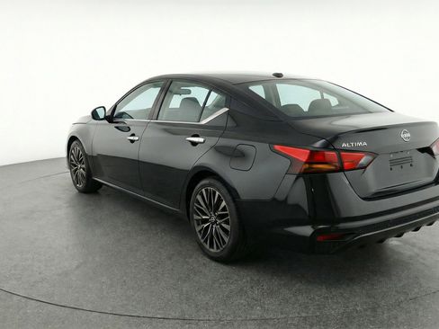 Used 2025 Nissan Altima 2.5 SV FWD image 6