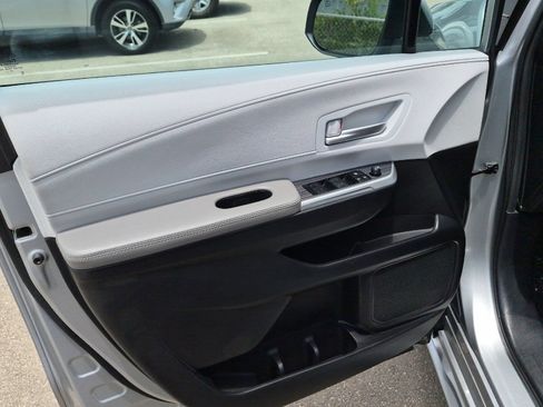 Used 2025 Toyota Sienna XLE FWD image 10