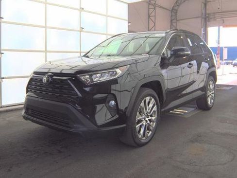 Used 2020 Toyota RAV4 XLE Premium image 1