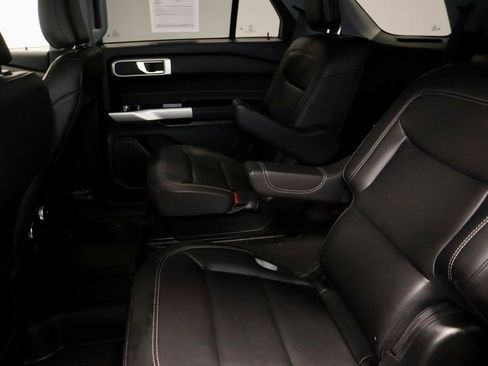 Certified 2022 Ford Explorer XLT w/ Equipment Group 202A AWD/4WD image 22