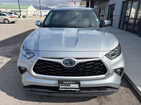 Used 2021 Toyota Highlander LE image 2