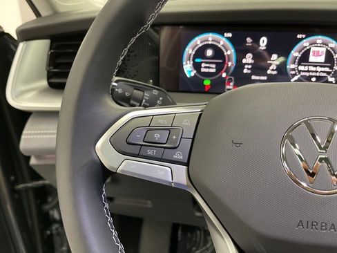 New 2026 Volkswagen Tiguan SE image 18