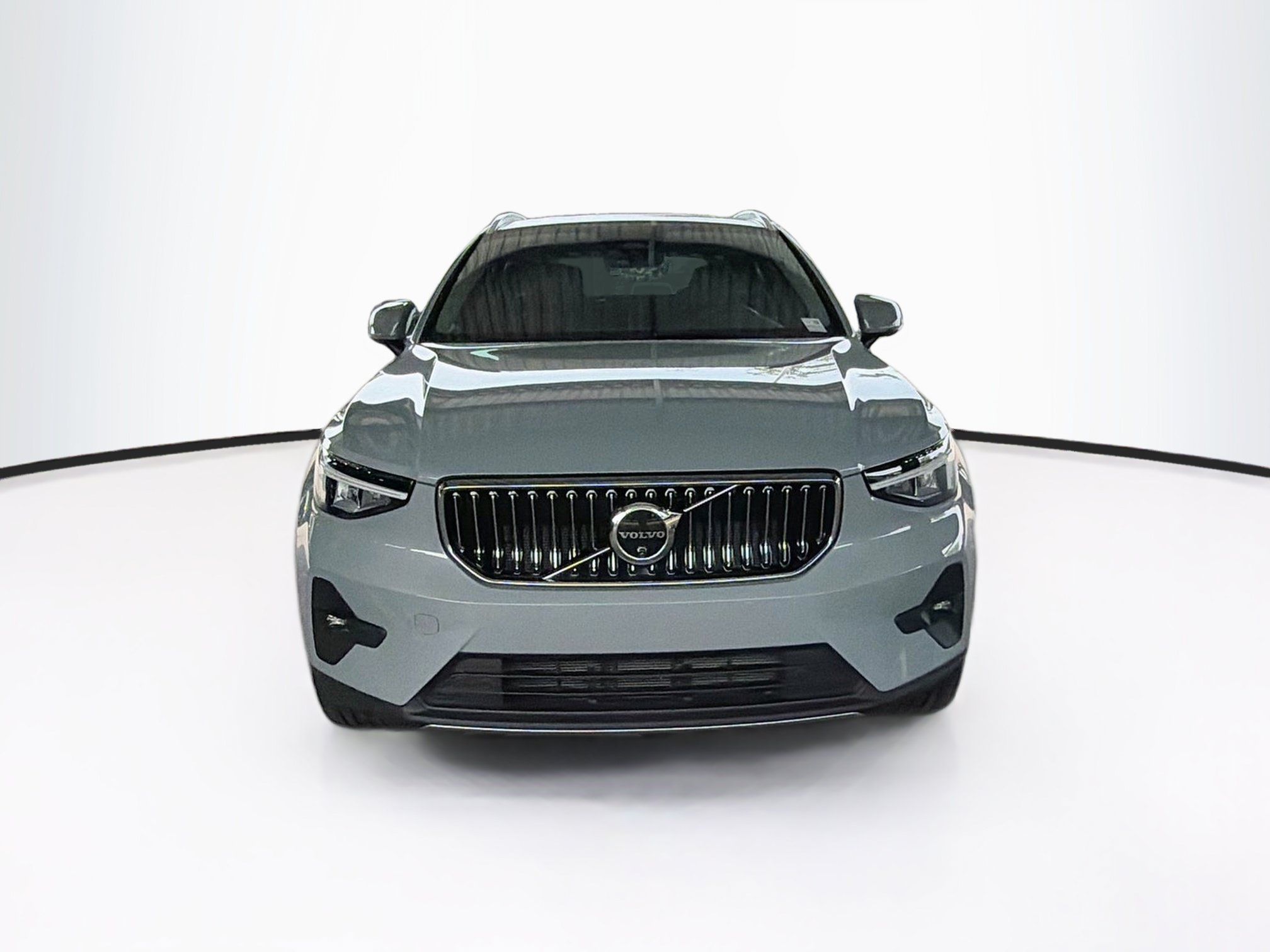 Used 2025 Volvo XC40 B5 Plus AWD/4WD image 2