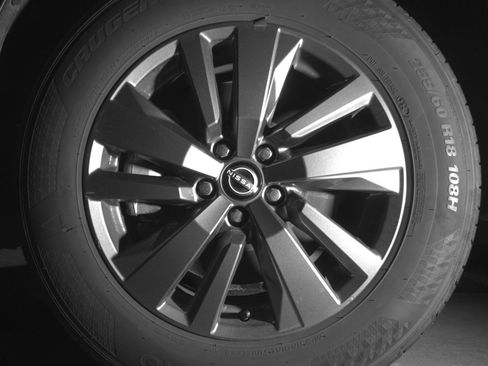 Used 2025 Nissan Pathfinder SV FWD image 12