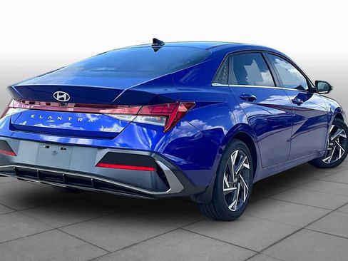 Certified 2025 Hyundai Elantra Limited FWD image 12
