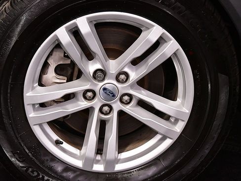 Used 2023 Ford Explorer XLT w/ Equipment Group 202A image 9