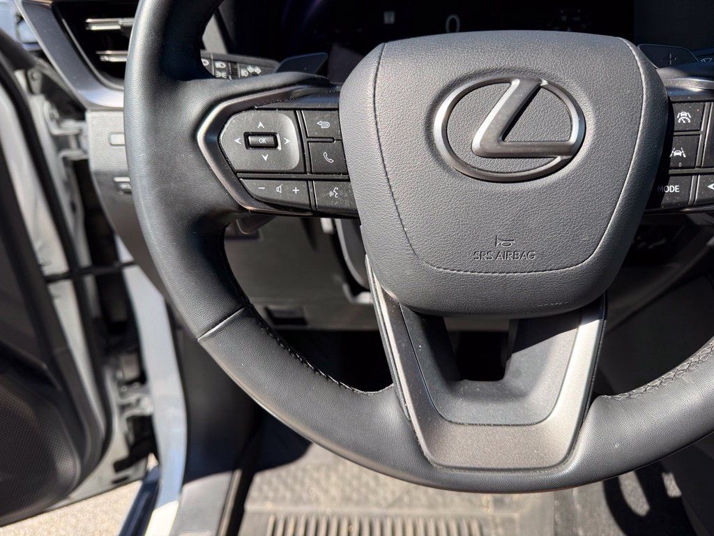 Used 2024 Lexus GX 550 w/ Accessory Package (2T) AWD/4WD image 12