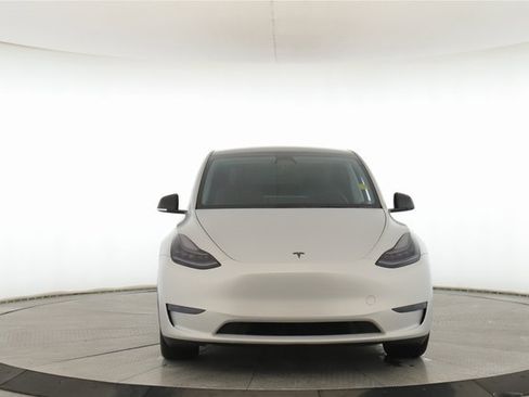 Used 2021 Tesla Model Y Long Range image 12