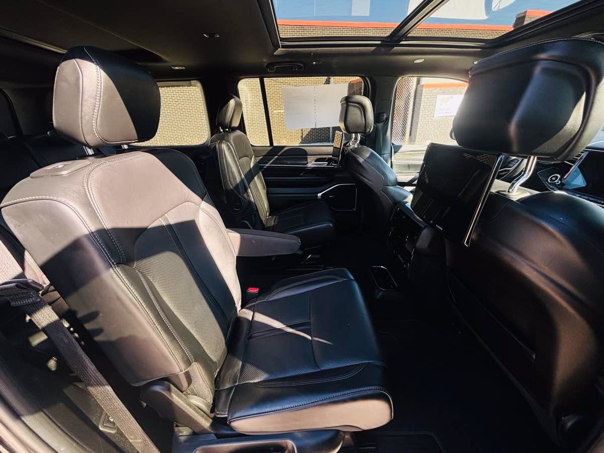Used 2022 Jeep Wagoneer Series II w/ Premium Group I AWD/4WD image 36