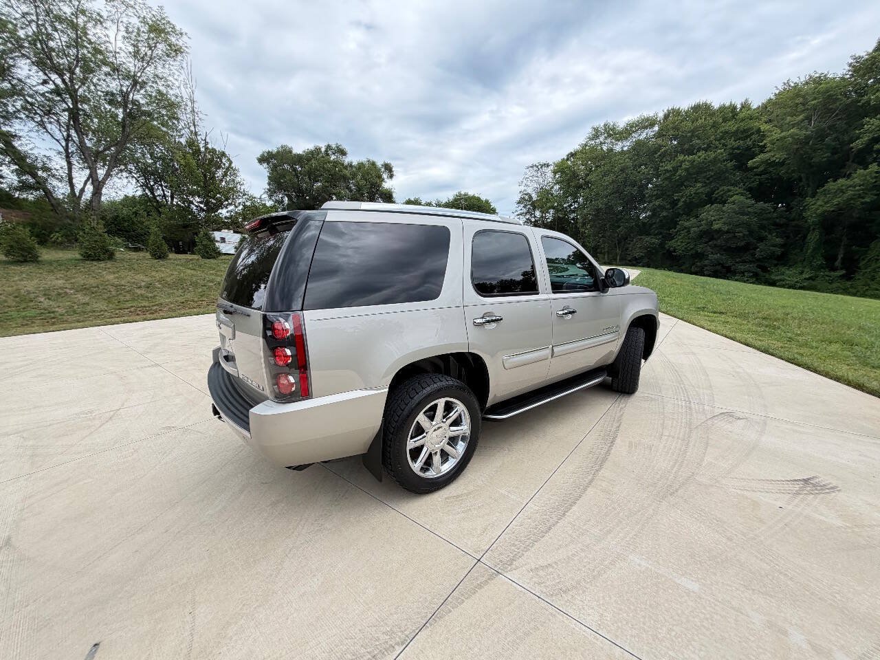 Used 2007 GMC Yukon Denali AWD/4WD image 6