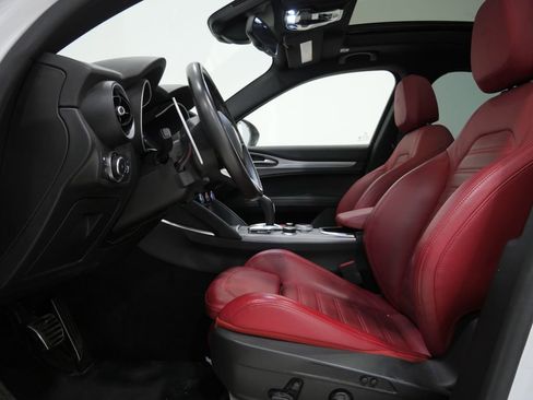 Used 2023 Alfa Romeo Stelvio Veloce AWD/4WD image 13