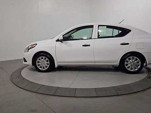 Used 2018 Nissan Versa S Plus image 2