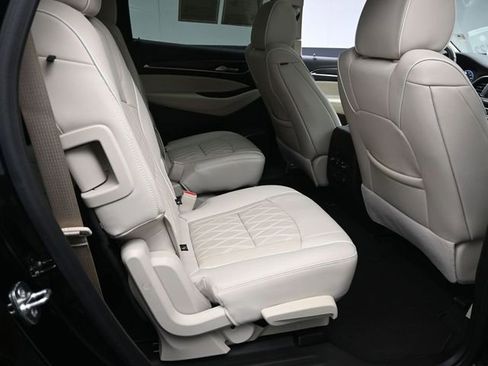 Used 2024 Buick Enclave Avenir FWD image 27
