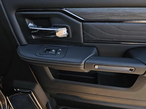 New 2026 RAM 2500 Limited AWD/4WD image 12