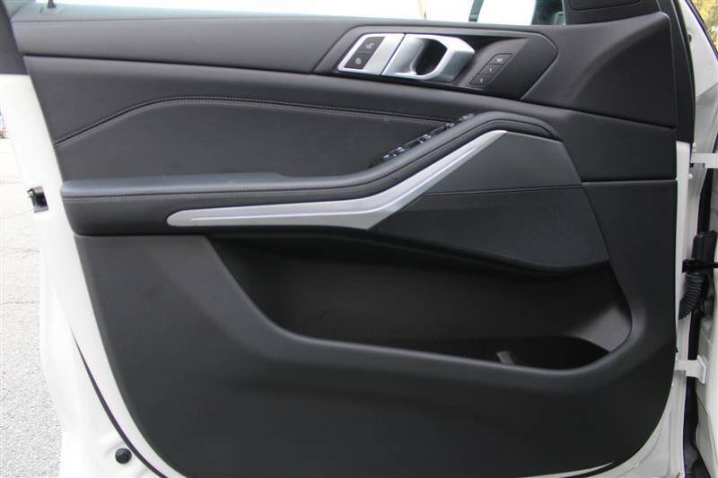 Used 2023 BMW X5 xDrive40i w/ Premium Package AWD/4WD image 12