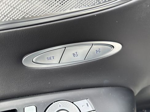 Certified 2025 Genesis GV70 2.5T Select w/ Select Package image 17