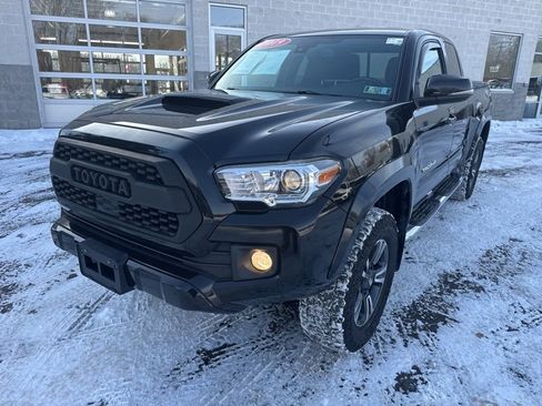 Used 2019 Toyota Tacoma TRD Sport image 7