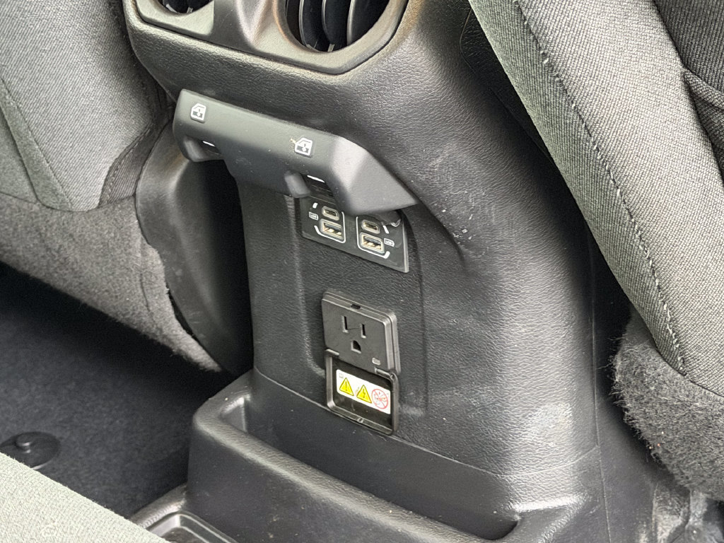 Used 2024 Jeep Wrangler Unlimited Sahara w/ Technology Group AWD/4WD image 18
