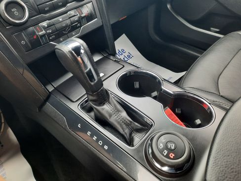 Used 2017 Ford Explorer XLT w/ Equipment Group 202A AWD/4WD image 13