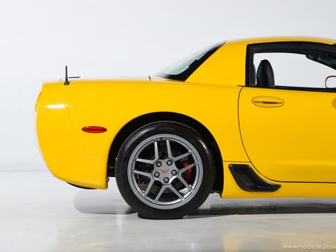 Used 2001 Chevrolet Corvette Z06 w/ Memory Pkg image 14