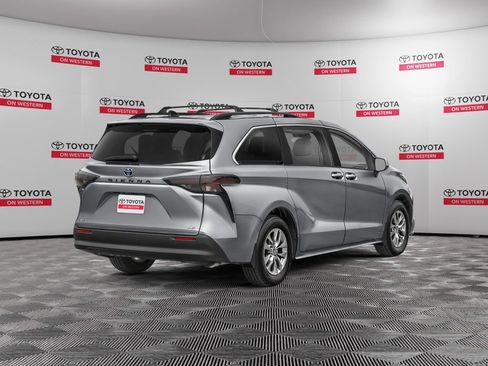 New 2026 Toyota Sienna LE image 2