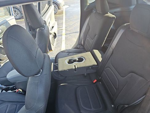 Used 2022 Jeep Renegade Latitude w/ Convenience Group image 13