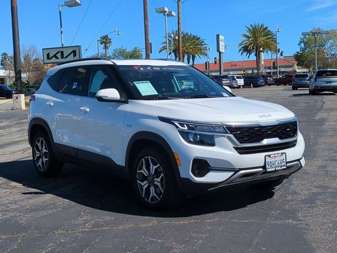 Certified 2022 Kia Seltos EX image 3