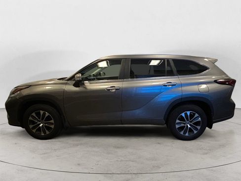 Used 2026 Toyota Highlander XLE AWD/4WD image 2
