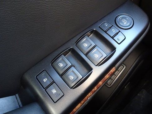 Used 2017 Chevrolet Suburban Premier image 25