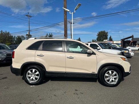 Used 2011 Kia Sorento LX image 5