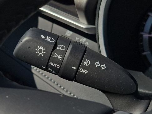 Used 2023 Toyota Highlander XLE image 30