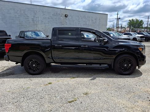 Used 2019 Nissan Titan SV w/ SV Convenience Package AWD/4WD image 5