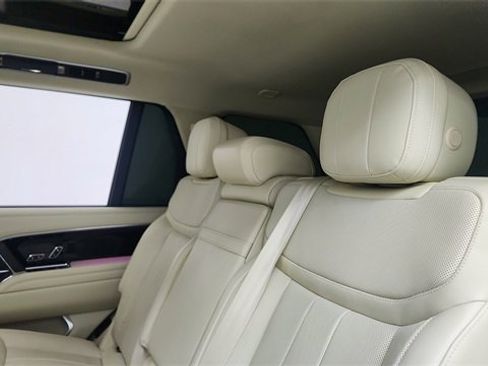 Used 2024 Land Rover Range Rover Long Wheelbase SE image 32