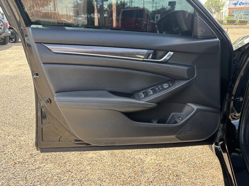 Used 2022 Honda Accord Sport image 9