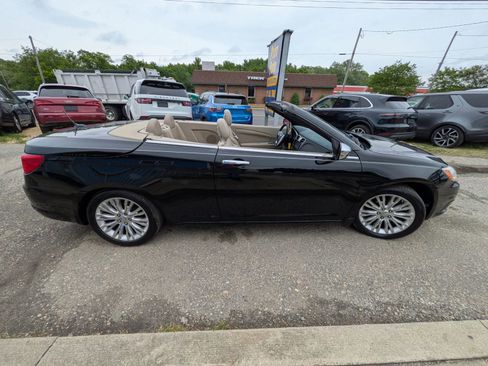 Used 2011 Chrysler 200 Limited FWD image 6