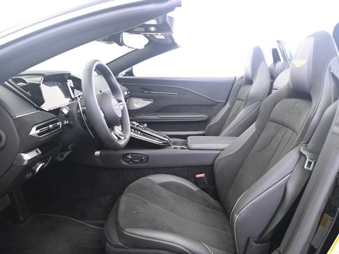 Used 2026 Aston Martin V8 Vantage Coupe RWD image 28