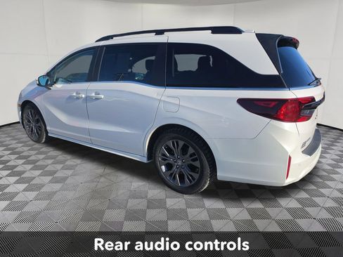 Used 2025 Honda Odyssey Touring image 3