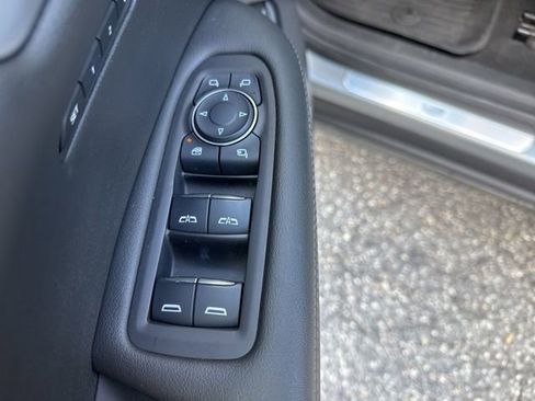 Used 2023 Cadillac XT6 Premium Luxury image 19